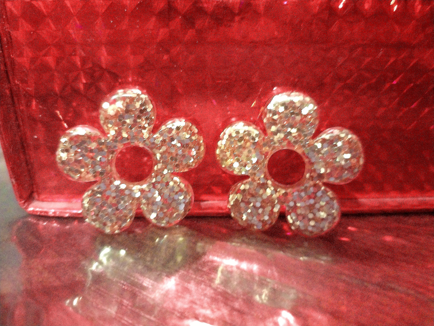 Pampille fleur pailletée dorée